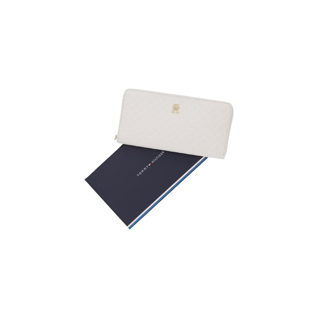 Tommy Hilfiger Women's Wallets